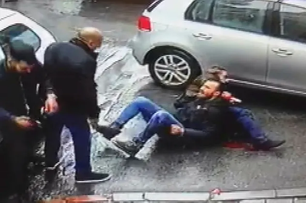 İstanbul'un göbeğinde dehşet anları! Dede ve torununa kurşun yağdı