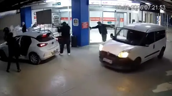 Kuyumcukent'te silahlı soygun: 20 milyon lira çalındı