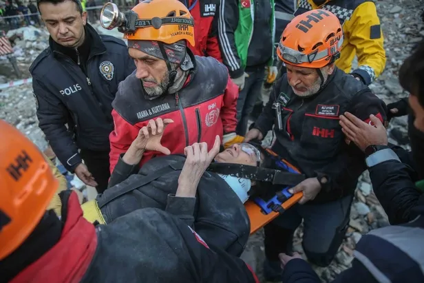Canlı yayında peş peşe umut haberleri! İnanç, umut ve mucizenin adı 16 yaşındaki Hedil!-35
