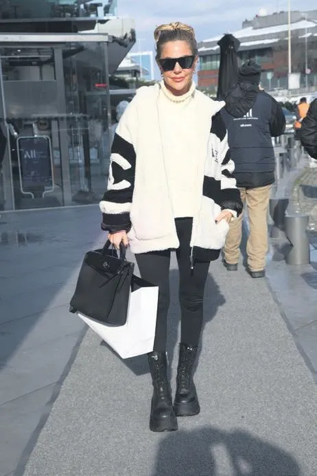 biran-damla-yilmaz-gonlu-tansel-ongele-kaptirdi-1643309819514.jpeg Biran Damla Yılmaz gönlü Tansel Öngel'e kaptırdı! Süpriz aşk çok konuşuldu-11