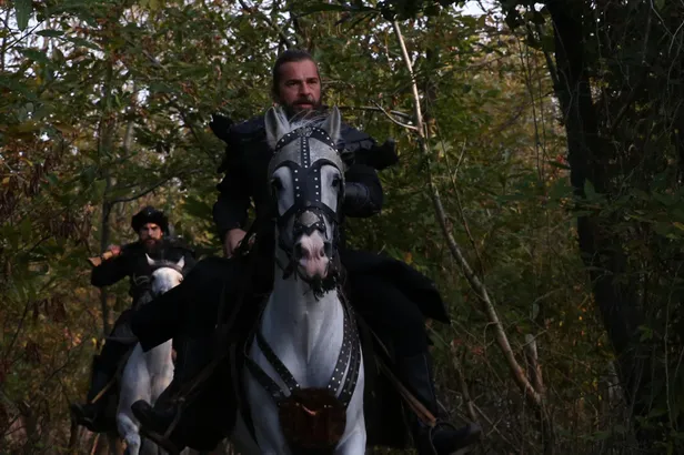 barbaros-olarak-donmeye-hazir-dirilis-ertugrulun-basrolu-denizlerin-fatihi-oluyor-1596914044093.jpg Barbaros olarak dönmeye hazır! Diriliş Ertuğrul'un başrolü denizlerin fatihi oluyor-4