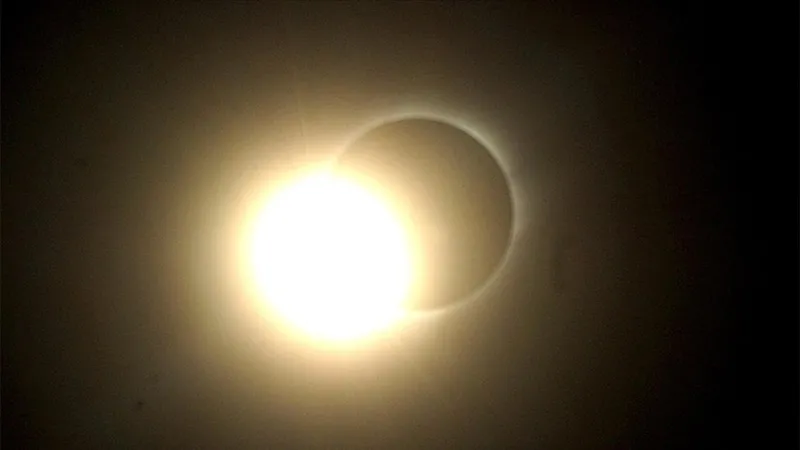 gunes-tutulmasi-ne-zaman-hangi-tarihte-gerceklesecek-2024-turkiyeden-izlenebilecek-mi-1707820565120.jpg Türkiye'den izlenebilecek mi? Güneş tutulması ne zaman, hangi tarihte gerçekleşecek 2024? Burçlara etkisi...-4