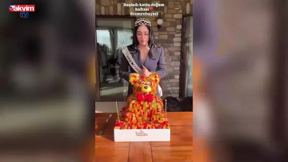 Cemre Baysel yeni yaşını aşkla kutladı