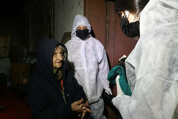 cop-evdeki-tuyler-urperten-gercek-olu-kedi-ve-kopekleri-saksiya-gomulmus-1641314048735.jpeg Çöp evdeki tüyler ürperten gerçek! Ölü kedi ve köpekleri saksıya gömülmüş...-5