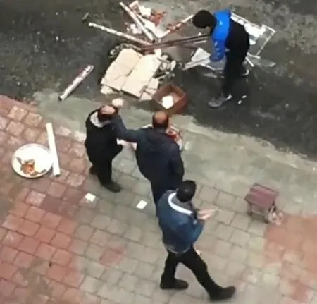 Tatlıları yola dökülen çocukları böyle teselli ettiler-4