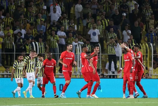 fenerbahceye-ilk-hafta-soku-umraniyespor-karsisinda-1-puani-son-anda-kurtardi-1659998247390.jpeg
