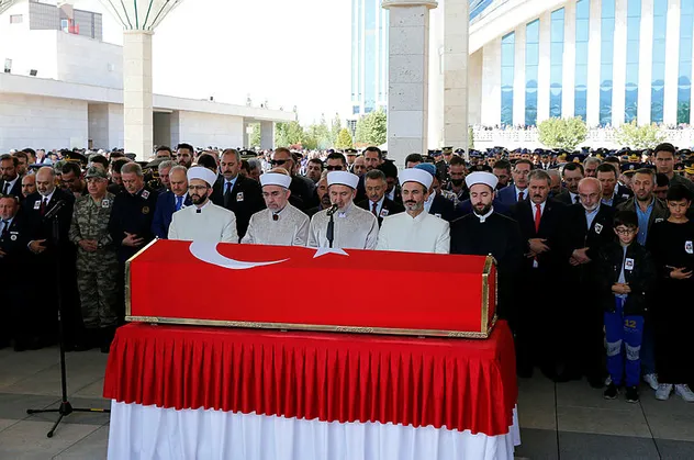 Türkiye Barış Pınarı Harekatı şehitlerini son yolculuğuna uğurladı