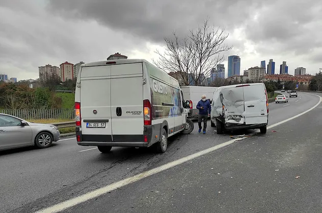 Beşiktaş'ta trafiği kilitleyen kaza