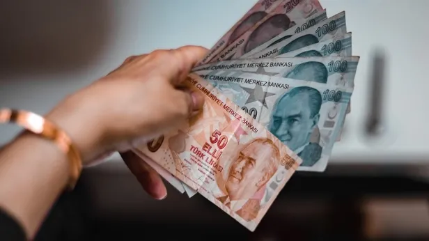 ssk-bagkur-emeklisine-ekim-sonu-5000-tl-jesti-kis-gelmeden-hesaplara-gececek-7500-tl-ve-ustu-maas-alan-herkes-1693643622555.jpg Kış gelmeden IBAN'a geçecek! SSK BAĞKUR emeklisine ekim sonu 5.000 TL jesti! 7.500, 8.000, 8.500 TL alanlar...-7