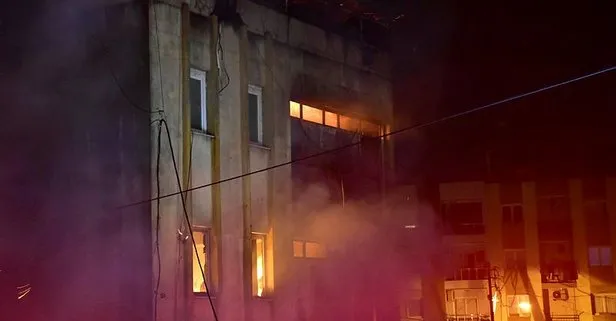 SON DAKİKA! İzmir güne alevlerle uyandı! 4 katlı fabrikada yangın