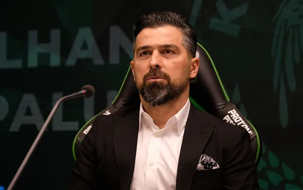 super-ligde-ilk-yariyi-ikinci-bitiren-konyasporda-ilhan-palutun-sozlesmesi-2-yil-uzatildi-1641565069849.jpg Süper Lig'de ilk yarıyı ikinci bitiren Konyaspor'da İlhan Palut'un sözleşmesi 2 yıl uzatıldı-5