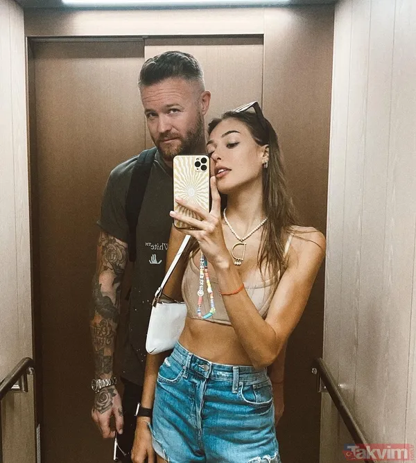 Dilan Çiçek Deniz İzlanda soğuğunda göğüs ve kasık dekoltesiyle aileye girdi! Tuvalette basıldığı İzlandalı sevgilisi ve babası... - 20