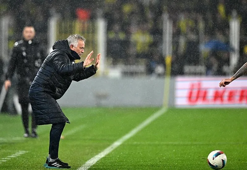 Jose krizi büyüyor! Fenerbahçe yönetimi iki sıkıntıdan dolayı Portekizli hoca ile yola devam ediyor (Takvim.com.tr | Foto Arşiv)