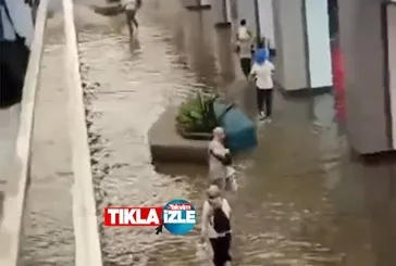 İstanbul sağanak yağışa teslim oldu! AVM'nin içini su bastı