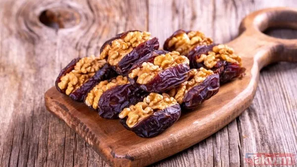 Cevizli Hurma 🔸Hurmaların Sadece Tatlı Bir Atıştırmalık Olduğu Düşünülse De, İçerdikleri Yüksek Çözünür Lif Sayesinde Sindirimi Yavaşlatır Ve Şekerin Kana...