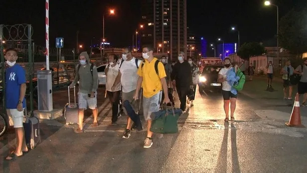 Son dakika: Gece yarısı Marmara Denizi'nde panik: Arabalı yolcu feribotu arızalandı, yüzlerce yolcu mahsur kaldı-5