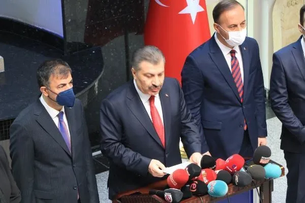 Sağlık Bakanı Fahrettin Koca: Dünya genelinde Omicron'un baskın varyant olmasını bekliyoruz-5