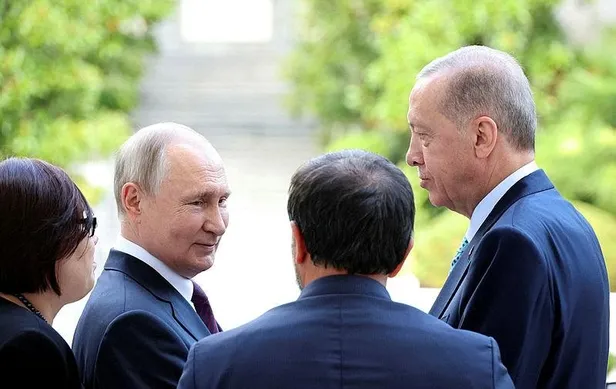 putin-baskan-recep-tayyip-erdogani-anlatan-belgeseli-kendisine-takdim-etti-1693865417601.jpeg