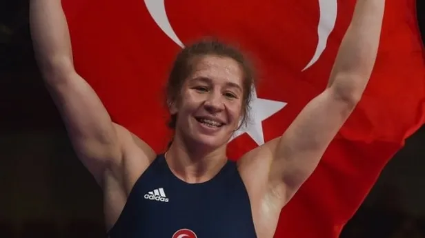 Adar sarkıntılık eden tacizciyi dövdü!-4