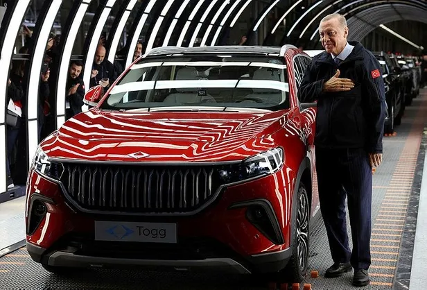 toggun-gemlik-kampusunun-acilisi-tarihi-karsilastirma-o-iki-fotografin-sirri-1667206729898.jpeg Togg'un Gemlik Kampüsü'nün açılışında tarihi karşılaştırma! O iki fotoğrafın sırrı-1