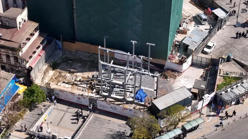 parcalari-hala-bogazin-dibinde-karakoyun-yikilan-camisi-yeniden-yukseliyor-1777549555914.jpg Parçaları hala boğazın dibinde: Karaköy’ün yıkılan camisi yeniden yükseliyor-4