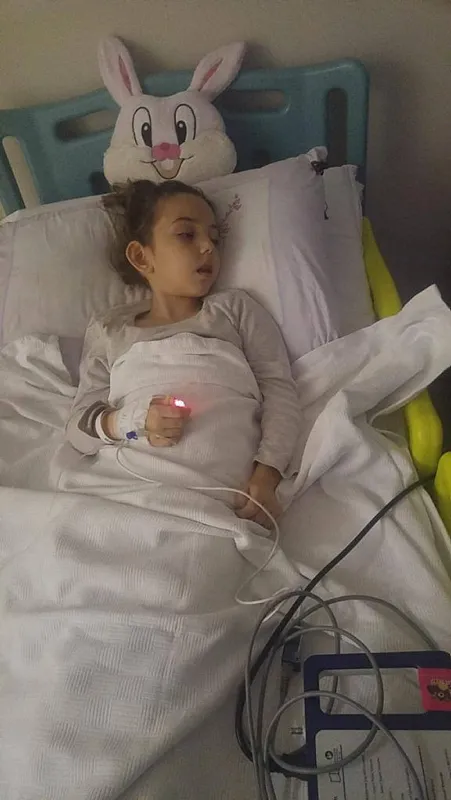 5-yasindaki-cocugun-bademciklerinin-sistigini-dusunerek-hastaneye-goturduler-150-bin-cocukta-bir-gorulen-beyin-sapi-tumoru-teshisi-konuldu-1618397973032.jpg 5 yaşındaki çocuğun bademciklerinin şiştiğini düşünerek hastaneye götürdüler! 150 bin çocukta bir görülen beyin sapı tümörü teşhisi konuldu-4