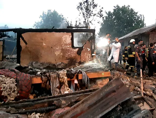 boluda-bir-evde-cikan-yanginda-iki-cocuk-yasamini-yitirdi-1594709661065.jpg Bolu'da bir evde çıkan yangında iki çocuk yaşamını yitirdi-9