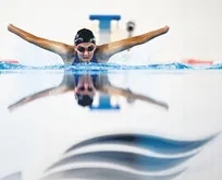 Korkusunu yendi havuzda zirveye çıktı