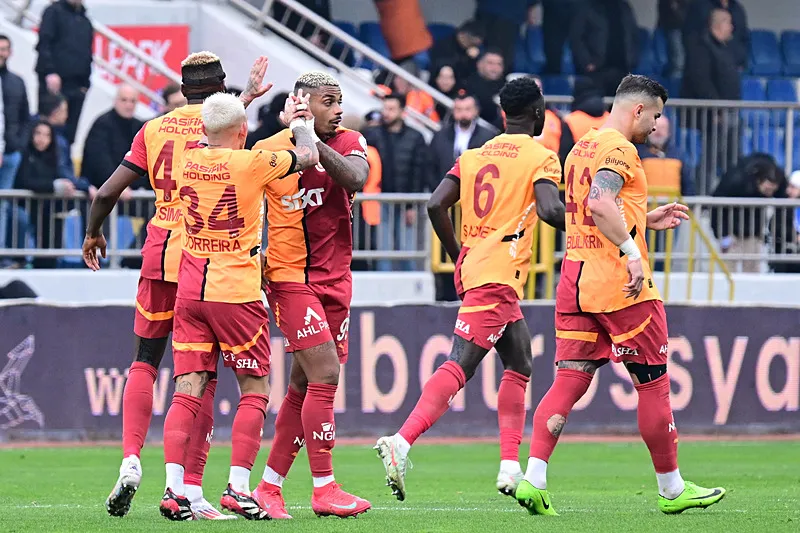 Galatasaray'da ayrılık zamanı! Ünlü teknik direktör o yıldızı istedi - 5