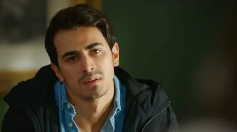 Survivor'dan diskalifiye olan Emin meğer yarışma yarışma geziyormuş! Vedasıyla ağlatan Emin Günenç sevgilisiyle Ben Bilmem Eşim Bilir'e...-7