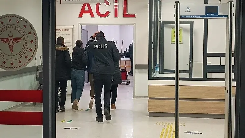 3 şüpheli Yalova'ya getirildi. (İHA)