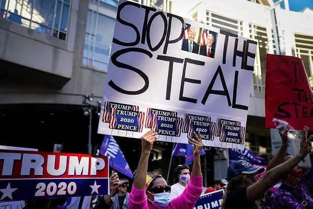abdde-ortalik-karisti-philadelphiada-trump-ve-biden-destekcileri-karsi-karsiya-geldi-1604695156426.jpeg ABD'de ortalık karıştı! Philadelphia'da Trump ve Biden destekçileri karşı karşıya geldi-3