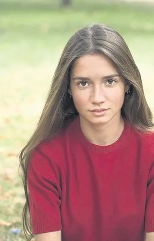 Efecan Şenolsun yargılandığı 'cinsel saldırı' ve 'alenen hakaret' davasında hakim karşısına çıktı