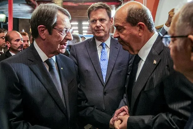 yesil-hat-uzerinde-dikkat-ceken-temas-kktc-cumhurbaskani-ersin-tatar-anastasiadis-ile-bir-araya-geldi-1670444854867.jpeg Yeşil Hat üzerinde dikkat çeken temas: KKTC Cumhurbaşkanı Ersin Tatar, Anastasiadis ile bir araya geldi-2