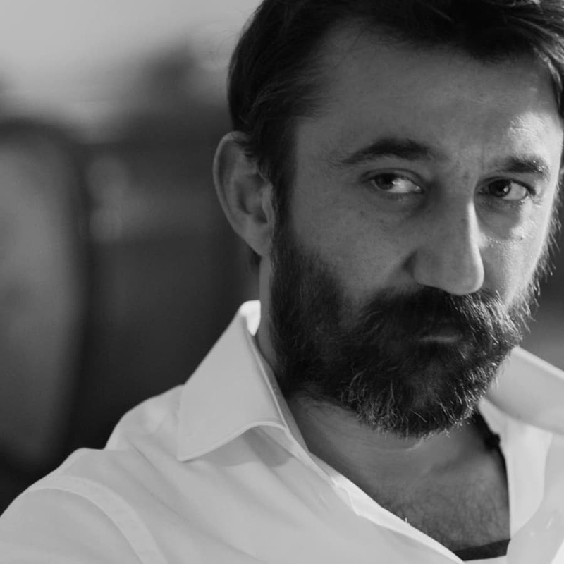 esref-ruyanin-gurdali-necip-memilinin-esinden-sahane-itiraf-6-yila-romantik-kutlama-1768993905361.jpg Eşref Rüya’nın Gürdal’ı Necip Memili’nin eşinden şahane itiraf! 6. yıla romantik kutlama-7