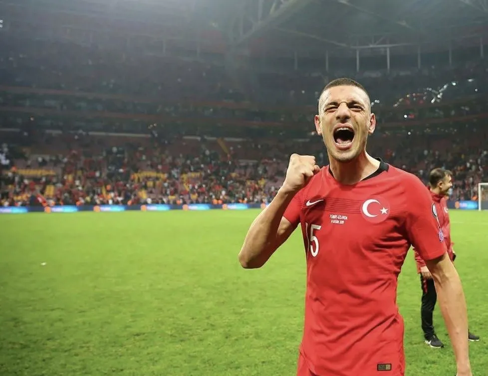 Merih’ten U16 Milliler’e Iphone hediyesi