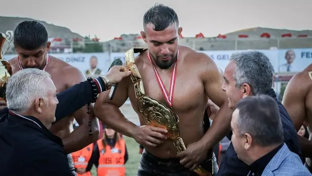 kurtdereli-guresleri-baspehlivan-kim-oldu-2022-kurtdereli-gureslerini-kim-kazandi-yusuf-can-zeybek-kimdir-kac-1660491171688.jpeg Kurtdereli güreşlerini kim kazandı? Kurtdereli güreşleri BAŞPEHLİVAN kim oldu 2022? Yusuf Can Zeybek kimdir, kaç yaşında, nereli? Boy, kilo...-5