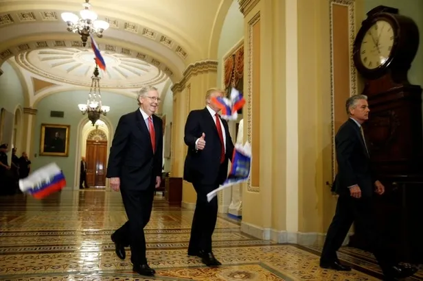 Trump'a Rusya bayraklı protesto-1