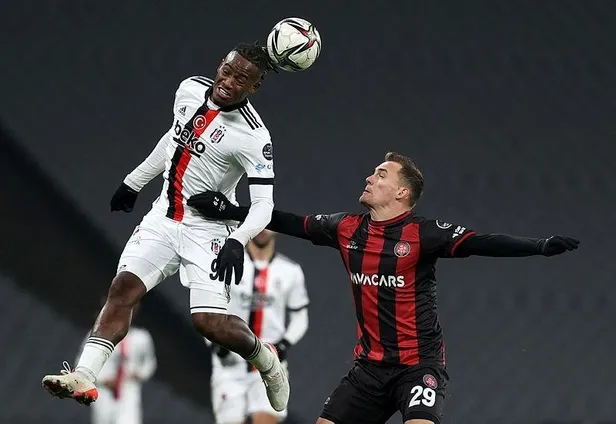 siyah-beyazlilarin-2022de-bilegi-bukulmedi-deplasmandaki-3-puan-hasretine-karagumruk-maciyla-son-verdi-1642547285389.jpeg Siyah-Beyazlılar’ın 2022’de bileği bükülmedi! Deplasmandaki 3 puan hasretine Karagümrük maçıyla son verdi-5