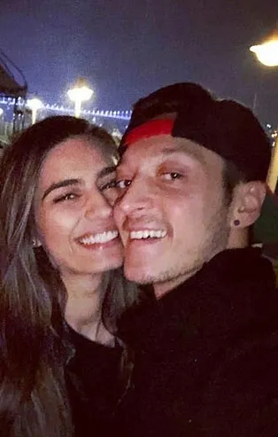 Amine Gülşe’nin fotoğrafı olay oldu!