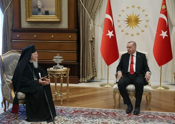 patrik-bartholomeos-baskan-recep-tayyip-erdogani-secim-basarisi-nedeniyle-tebrik-etti-1685449196646.jpeg Patrik Bartholomeos, Başkan Recep Tayyip Erdoğan'ı seçim başarısı nedeniyle tebrik etti-2