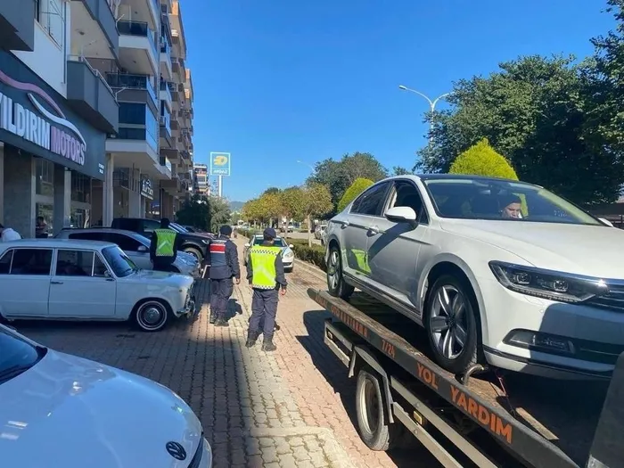 antalyada-cukurlar-cetesi-cokertildi-11-milyarlik-mal-varligina-el-konuldu-1703519000577.jpeg Antalya’da çukurlar çetesi çökertildi! 11 Milyarlık mal varlığına el konuldu-5