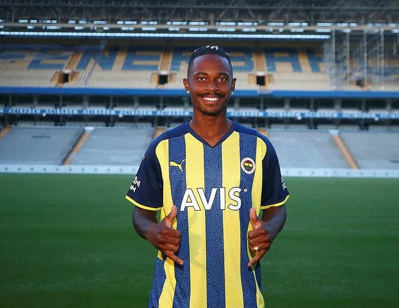 Lincoln’de 4 yıllık imza