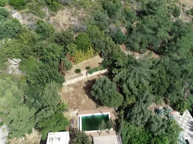 Orman ve hazine işgalcisi firari hain Can Dündar’ın yaklaşık 5 milyon değerindeki villasına savcılıktan soruşturma-3