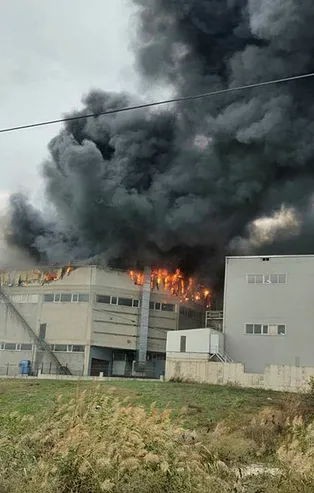 İstanbul'da korkutan yangın! Kilometrelerce öteden görüldü