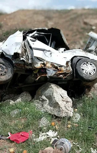 Çorum'da otomobil şarampole uçtu: 3 yaralı