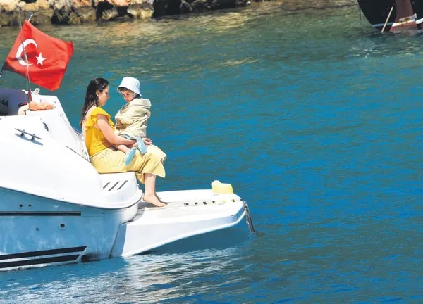 Yasemin Allen'in Bodrum tatili tam gaz devam ediyor-3