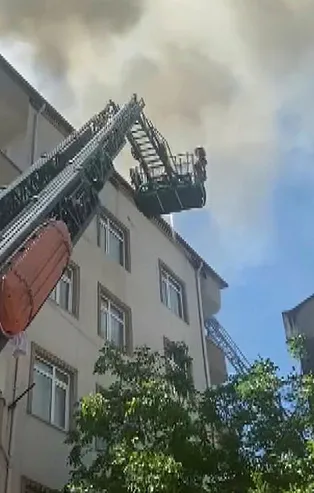 İstanbul Pendik'te yangın paniği! Mahalleli sokağa döküldü