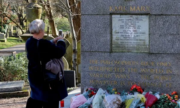 karl-marxin-mezarinin-turizme-acilmasi-komunistler-arasinda-tartisma-cikardi-1606828305237.jpg Karl Marx'ın mezarının turizme açılması komünistler arasında tartışma çıkardı-5