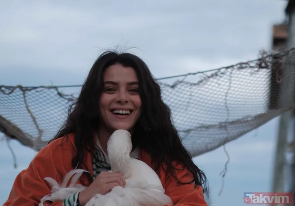 Ateş Kuşları'nın İlk Bölümünde; 23 Yıl Önce Gizemli Bir Kişi Tarafından Çöpe Bırakılan Bebeği, Birbirlerine Kan Bağıyla Değil Can Bağıyla Bağlı Olan...